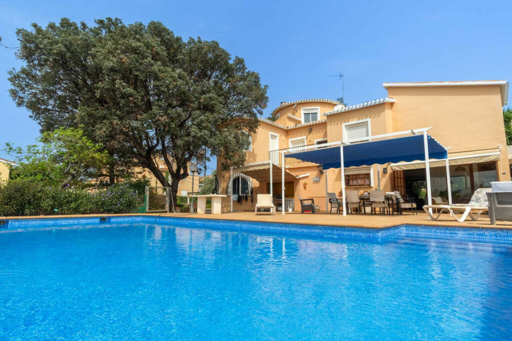 Detached Villa Denia Alicante - image 3