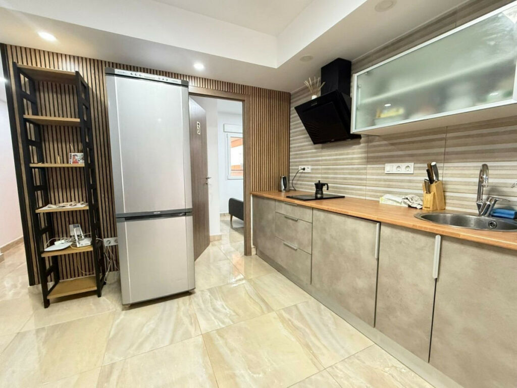 Middle Floor Apartment Torrevieja Alicante - image 3