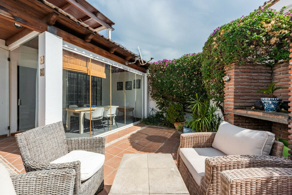 Ground Floor Apartment Benamara Málaga - image 3