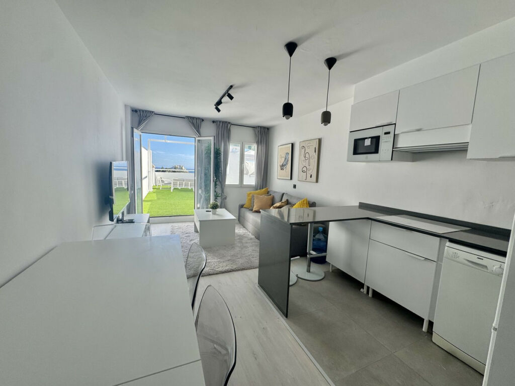 Top Floor Apartment Estepona Málaga - image 3