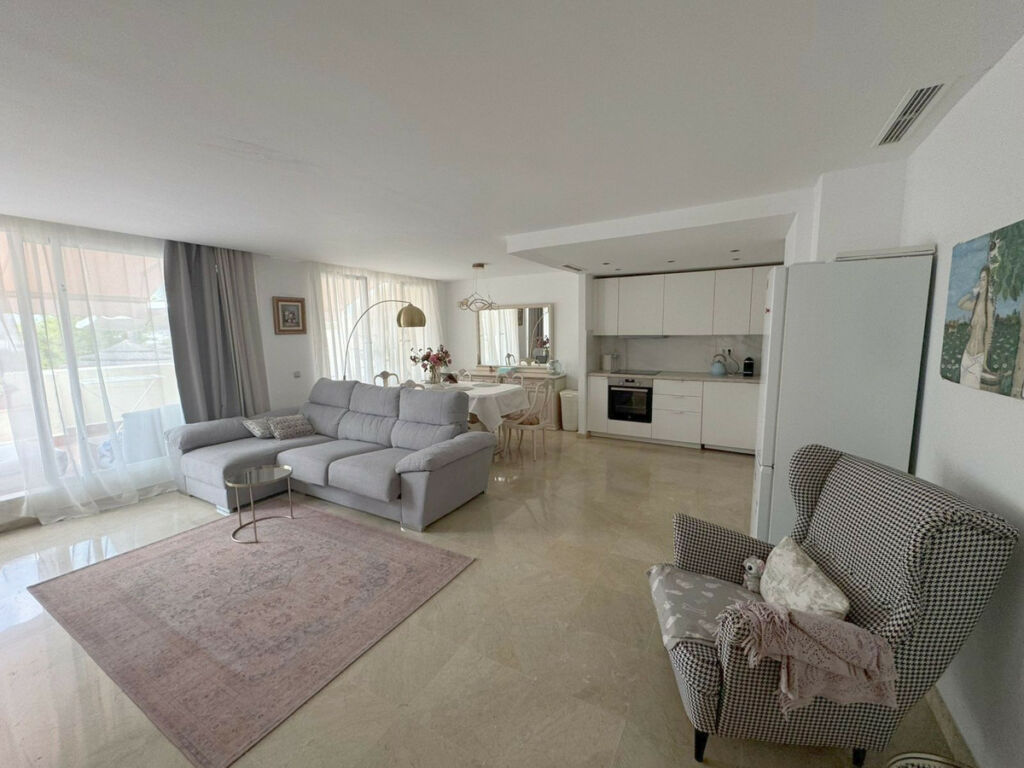 Ground Floor Apartment Benahavís Málaga - image 3