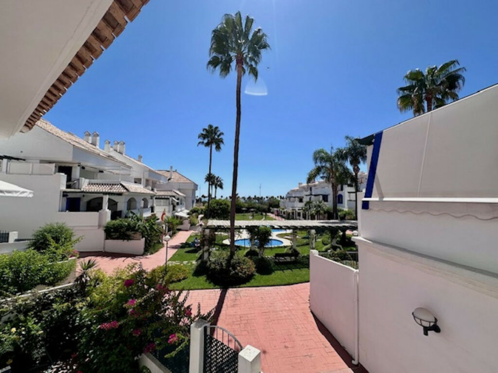 Middle Floor Apartment Marbella Málaga - image 3