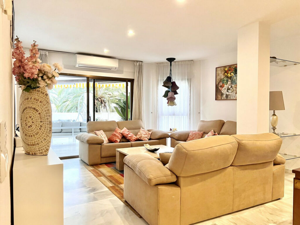 Ground Floor Apartment Elviria Málaga - image 3