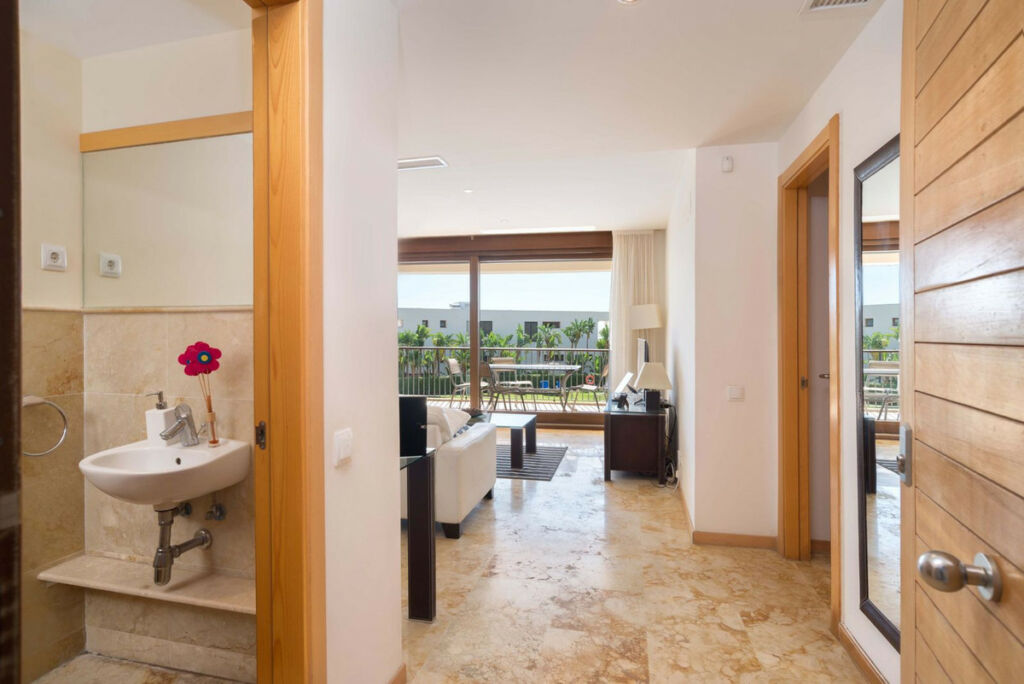 Ground Floor Apartment Altos de los Monteros Málaga - image 3