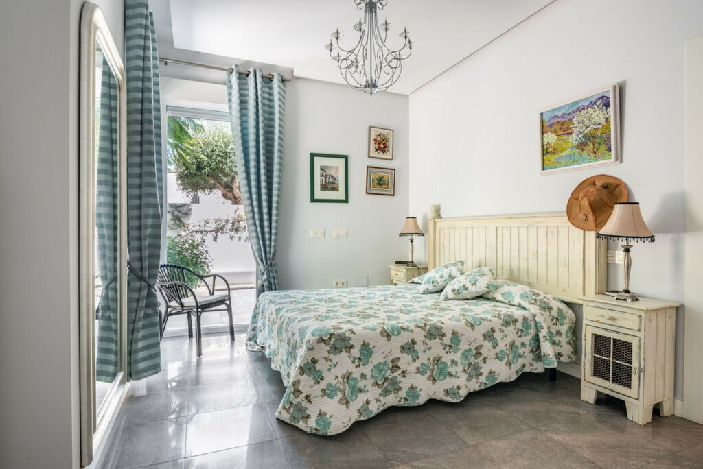 Detached Villa Marbella Málaga - image 3