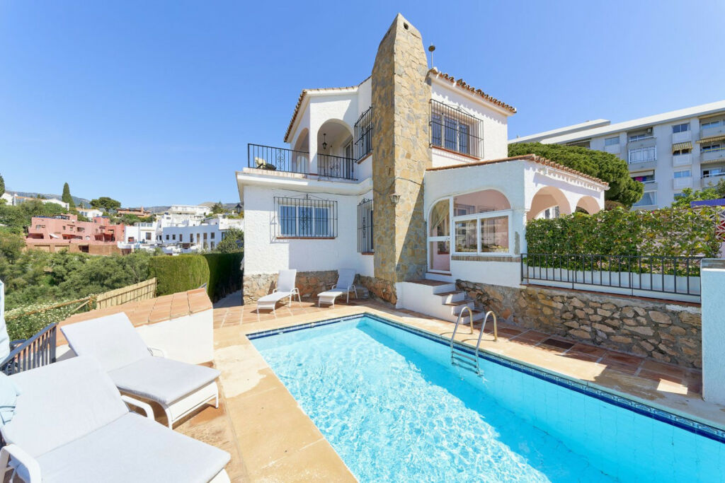 Detached Villa Fuengirola Málaga - image 3