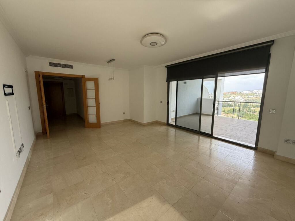 Middle Floor Apartment Los Flamingos Málaga - image 3