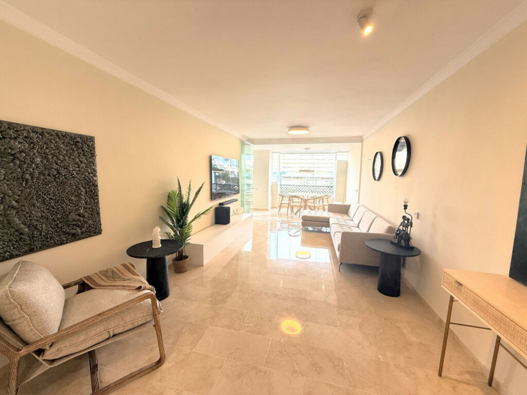 Middle Floor Apartment Puerto Banús Málaga - image 3