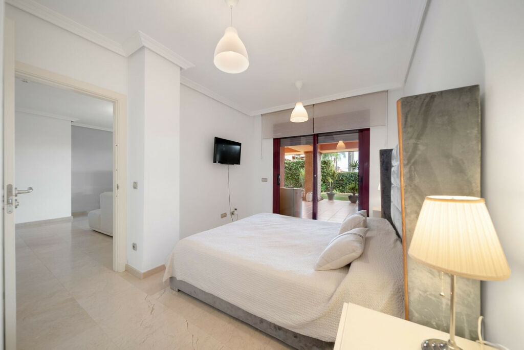 Ground Floor Apartment Casares Málaga - image 3