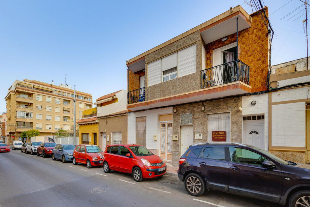 Ground Floor Apartment Torrevieja Alicante - image 3