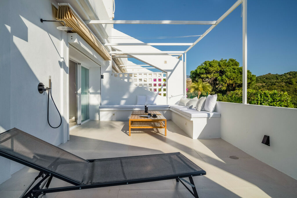 Middle Floor Apartment La Quinta Málaga - image 3