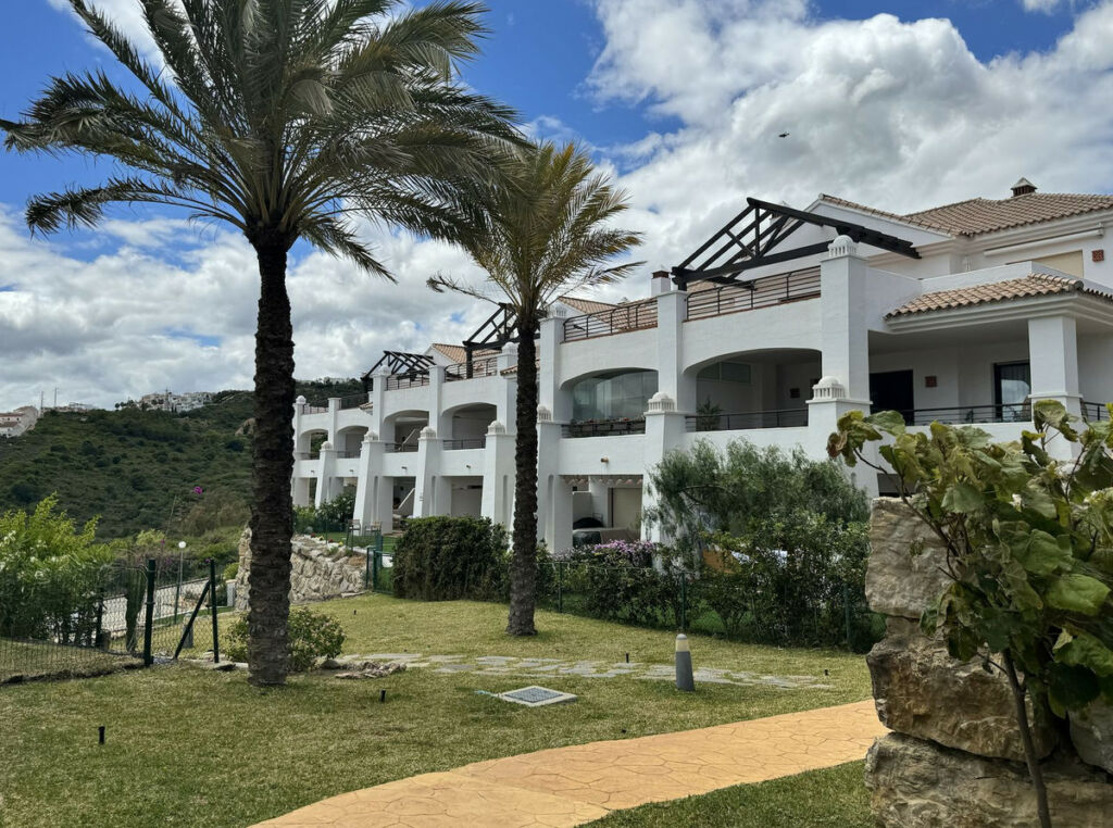 Middle Floor Apartment Casares Playa Málaga - image 3