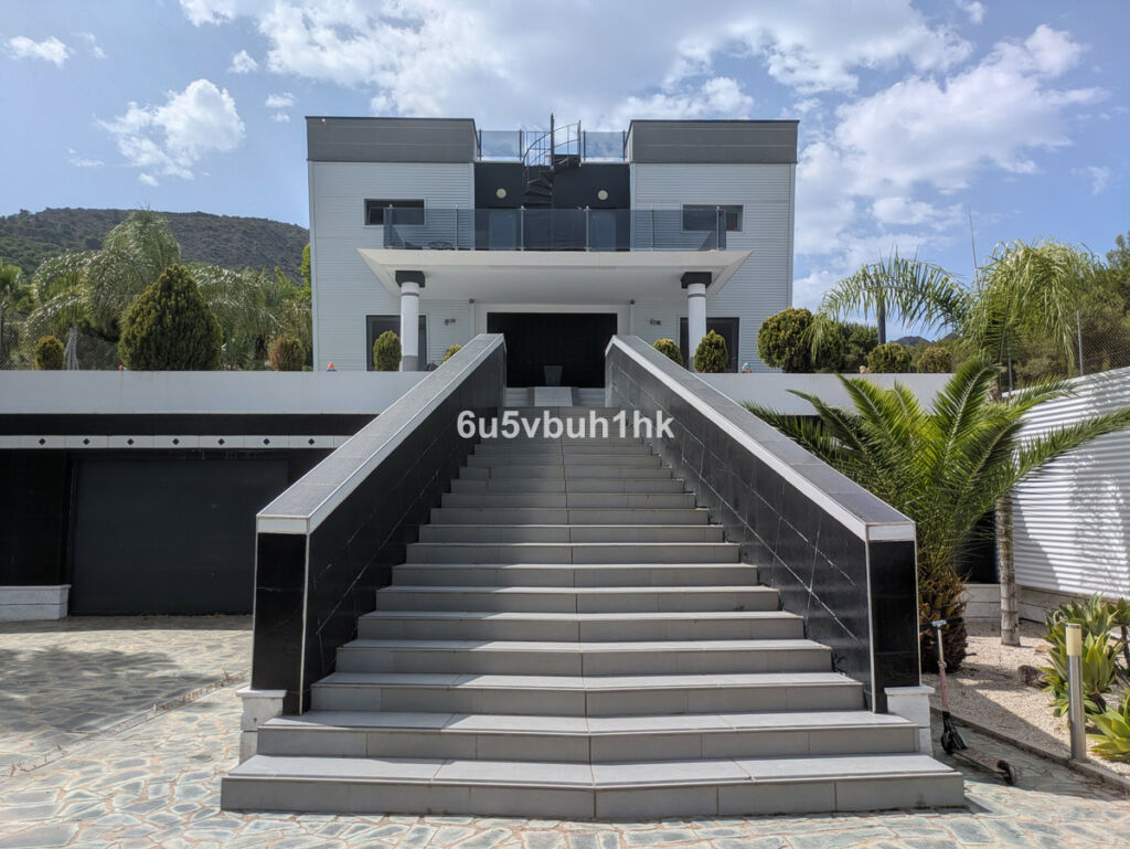 Detached Villa Alhaurín de la Torre Málaga - image 3