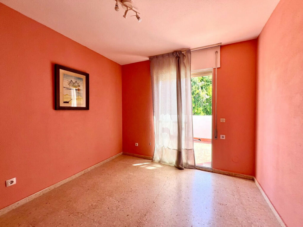 Top Floor Apartment Elviria Málaga - image 3