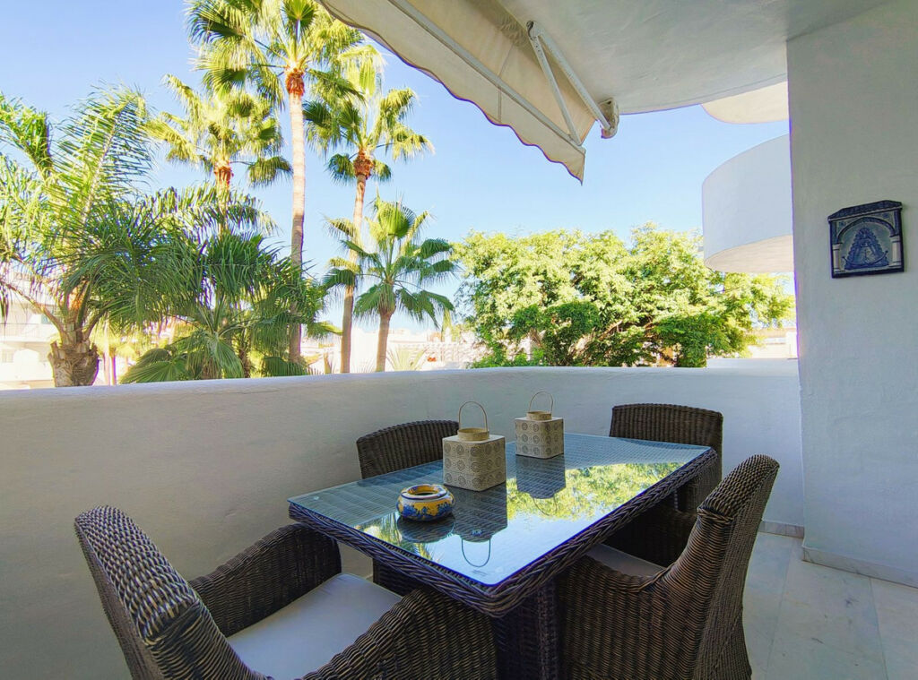 Middle Floor Apartment The Golden Mile Málaga - image 3