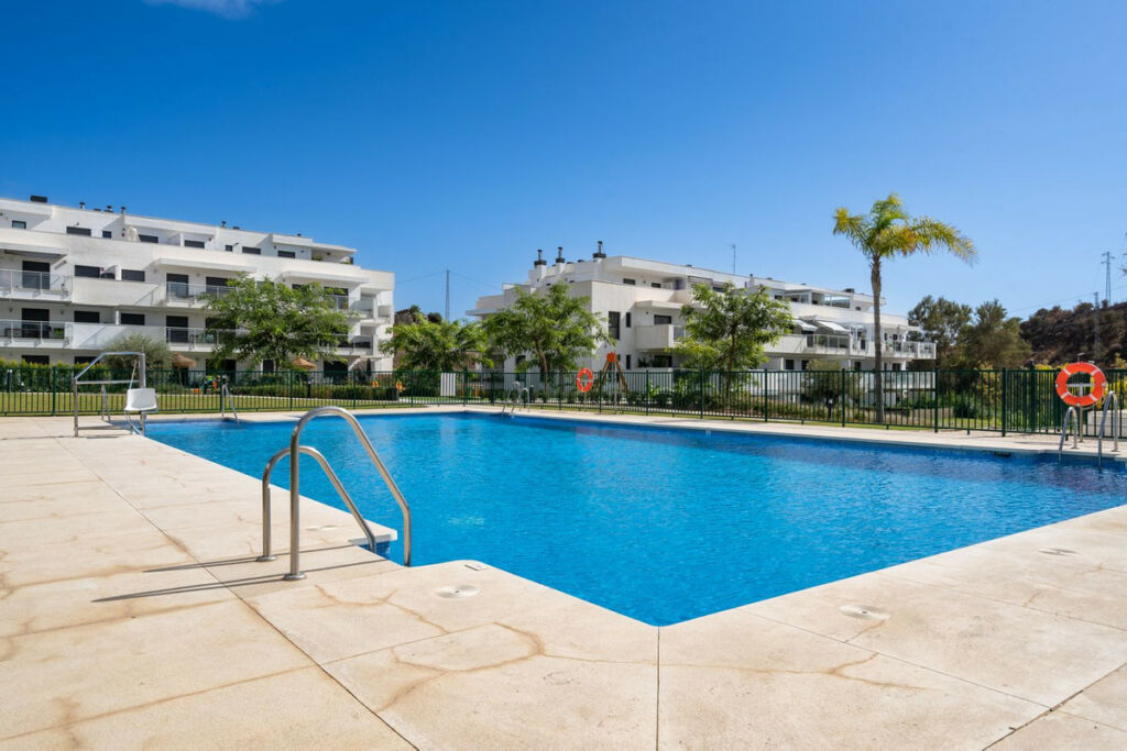 Middle Floor Apartment La Cala de Mijas Málaga - image 3
