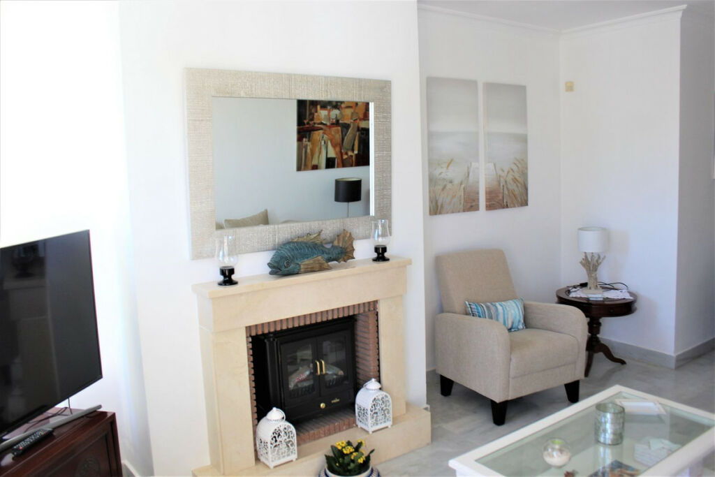 Middle Floor Apartment Nueva Andalucía Málaga - image 3