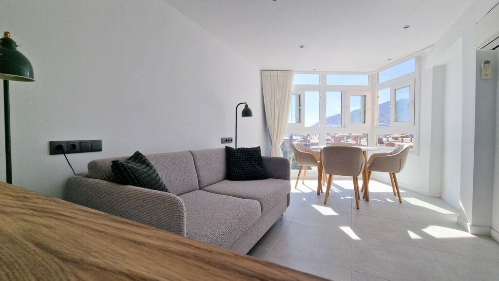 Middle Floor Apartment Benalmadena Málaga - image 3