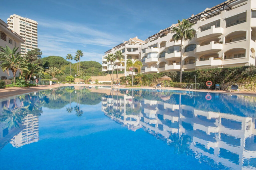 Ground Floor Apartment Elviria Málaga - image 3
