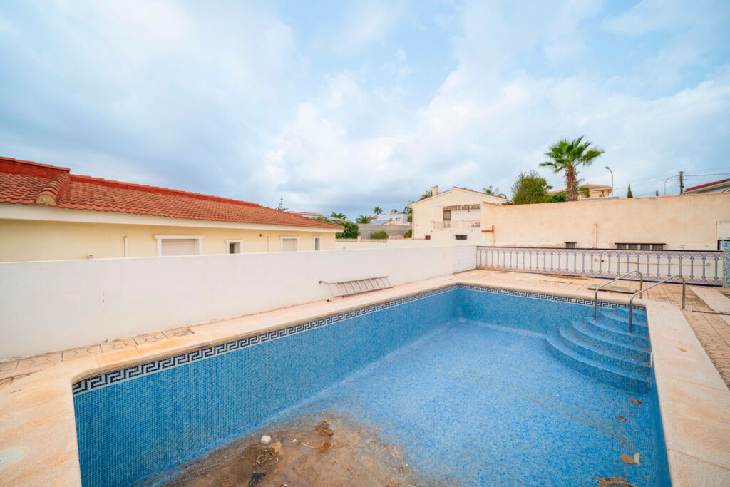 Detached Villa Ciudad Quesada Alicante - image 3