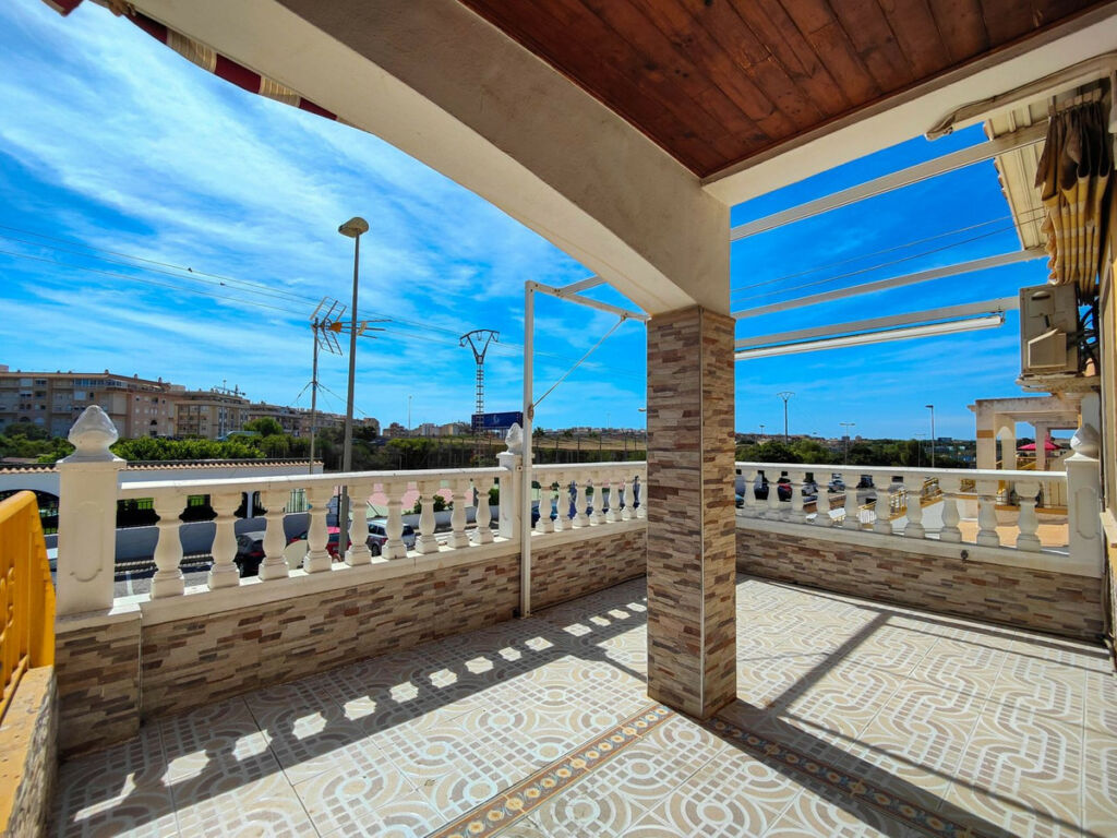 Top Floor Apartment El Acequion Alicante - image 3