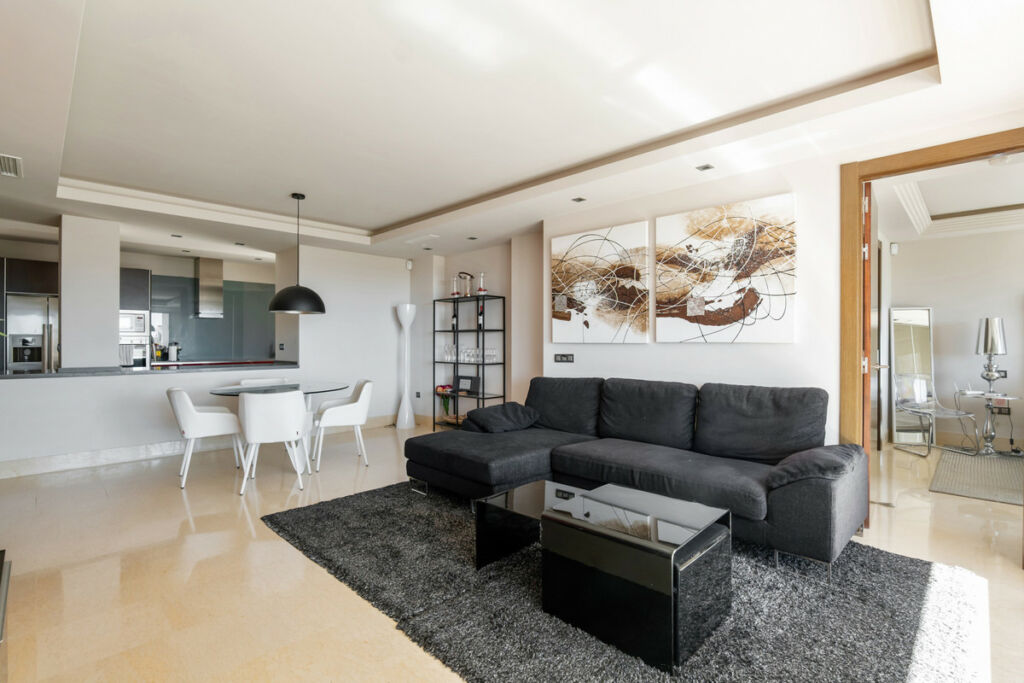 Middle Floor Apartment Benahavís Málaga - image 3