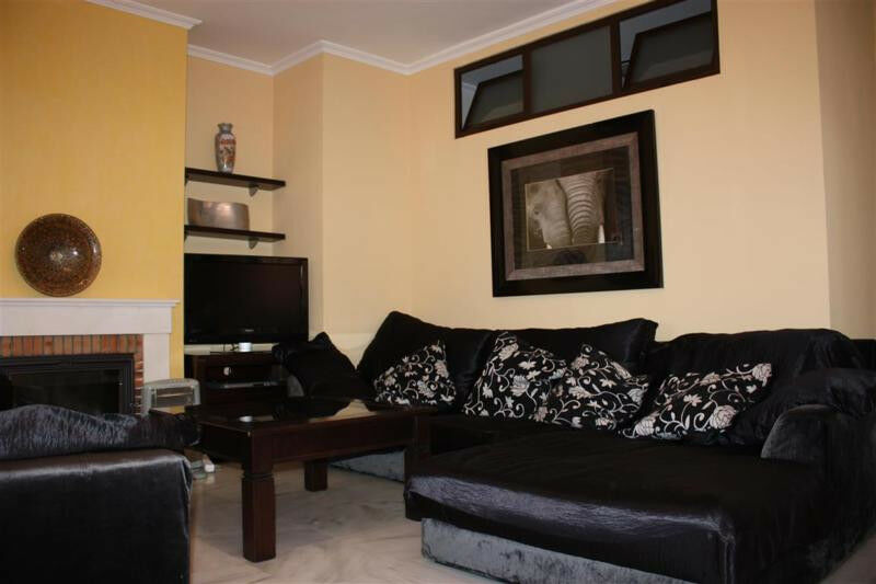 Middle Floor Apartment New Golden Mile Málaga - image 3
