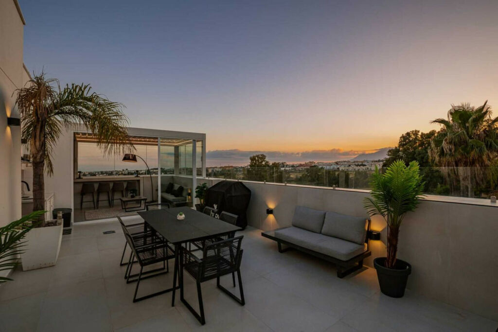 Penthouse Nueva Andalucía Málaga - image 3