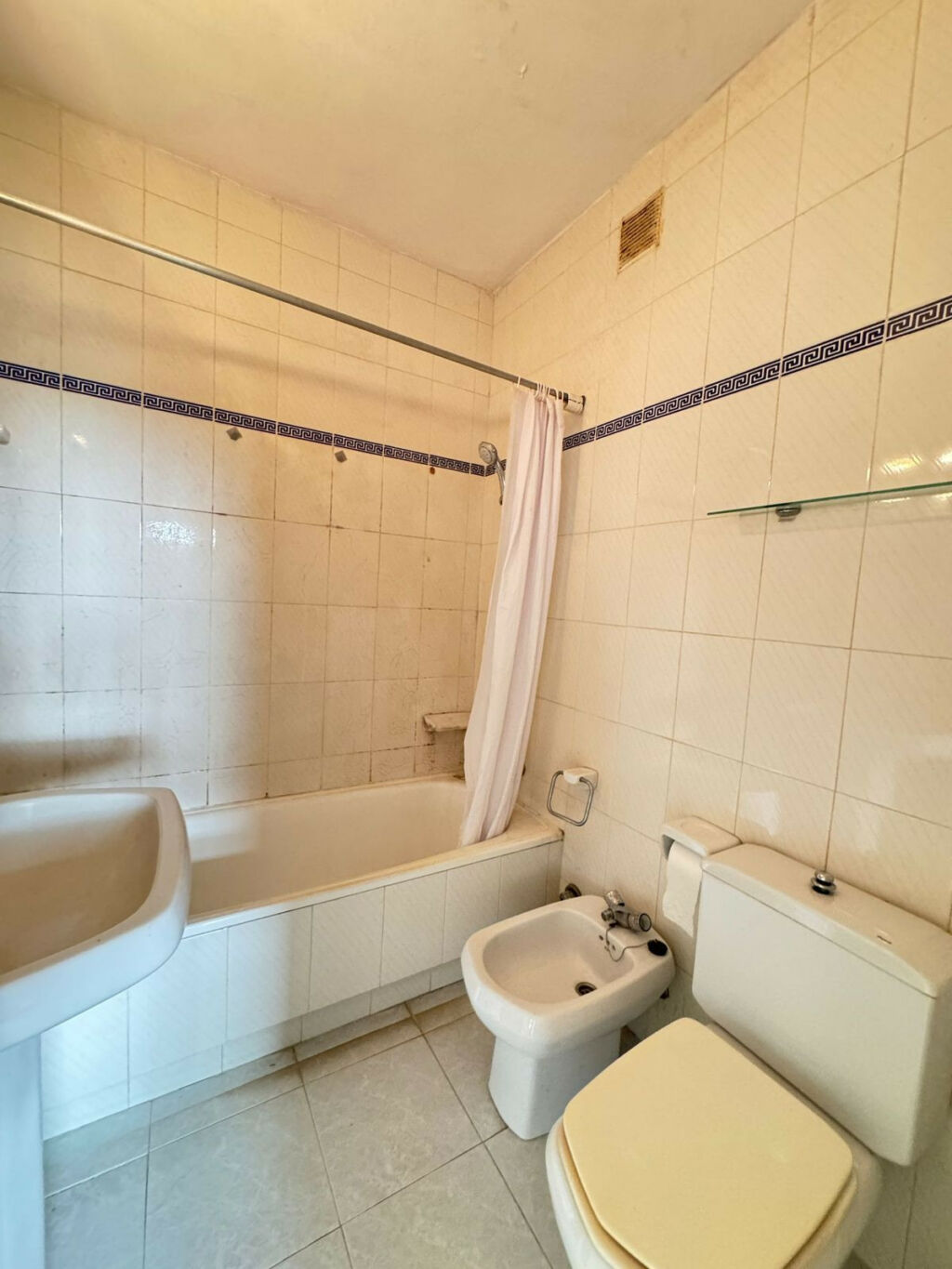 Middle Floor Apartment Marbella Málaga - image 3