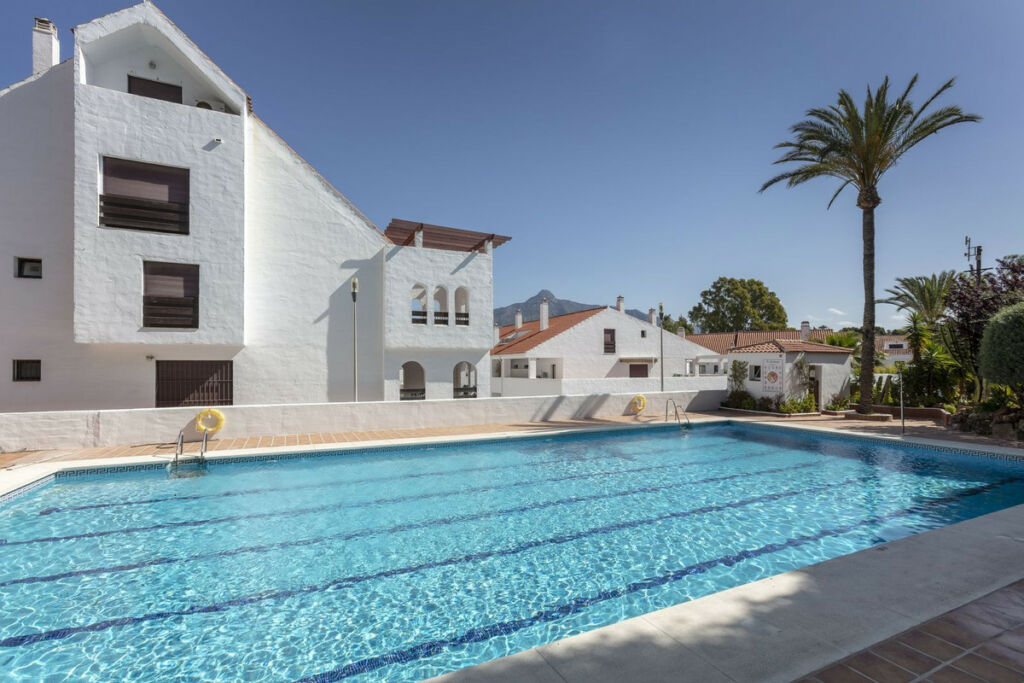 Ground Floor Apartment Nueva Andalucía Málaga - image 3