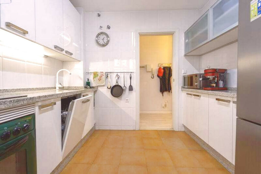 Middle Floor Apartment Fuengirola Málaga - image 3