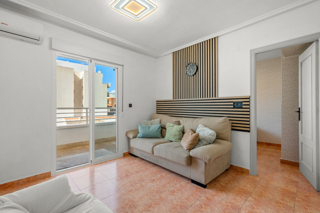 Middle Floor Apartment Torrevieja Alicante - image 3