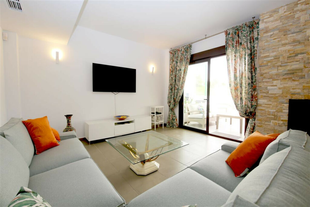 Semi-Detached House Estepona Málaga - image 3