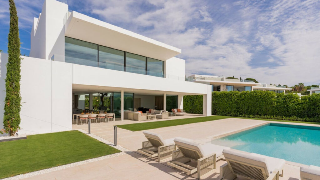 Detached Villa The Golden Mile Málaga - image 3