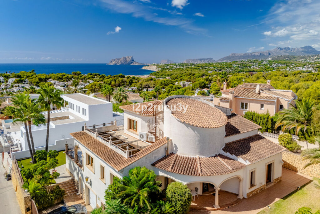 Detached Villa Moraira Alicante - image 13