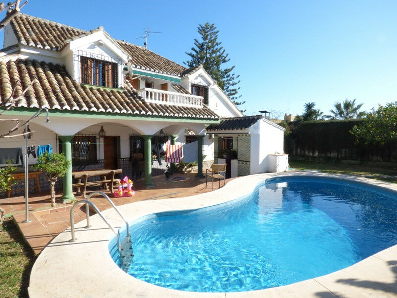 Detached Villa Marbella Málaga - image 3