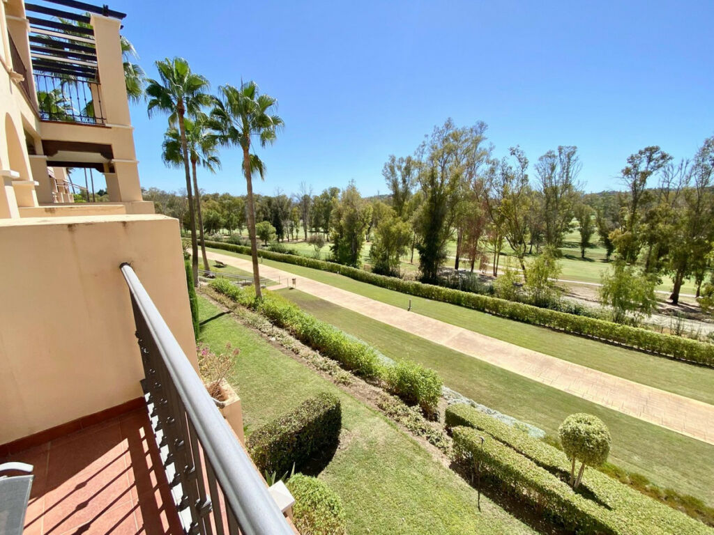 Middle Floor Apartment Atalaya Málaga - image 3