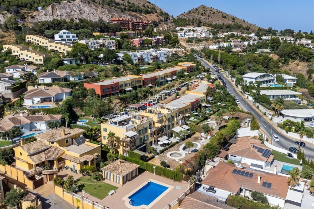 Penthouse Higueron Málaga - image 30