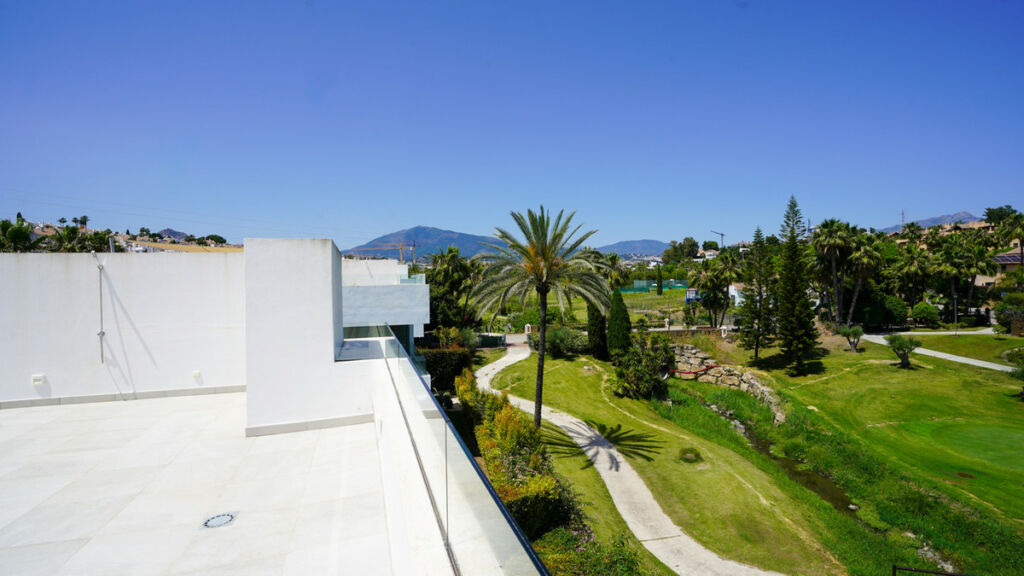 Detached Villa El Paraiso Málaga - image 30