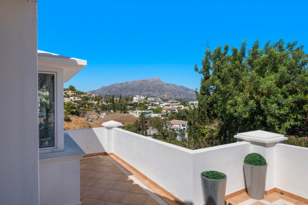 Detached Villa Benahavís Málaga - image 30