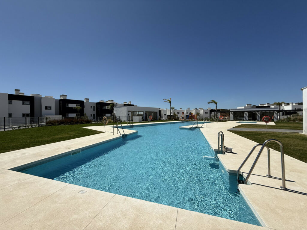Middle Floor Apartment Estepona Málaga - image 29