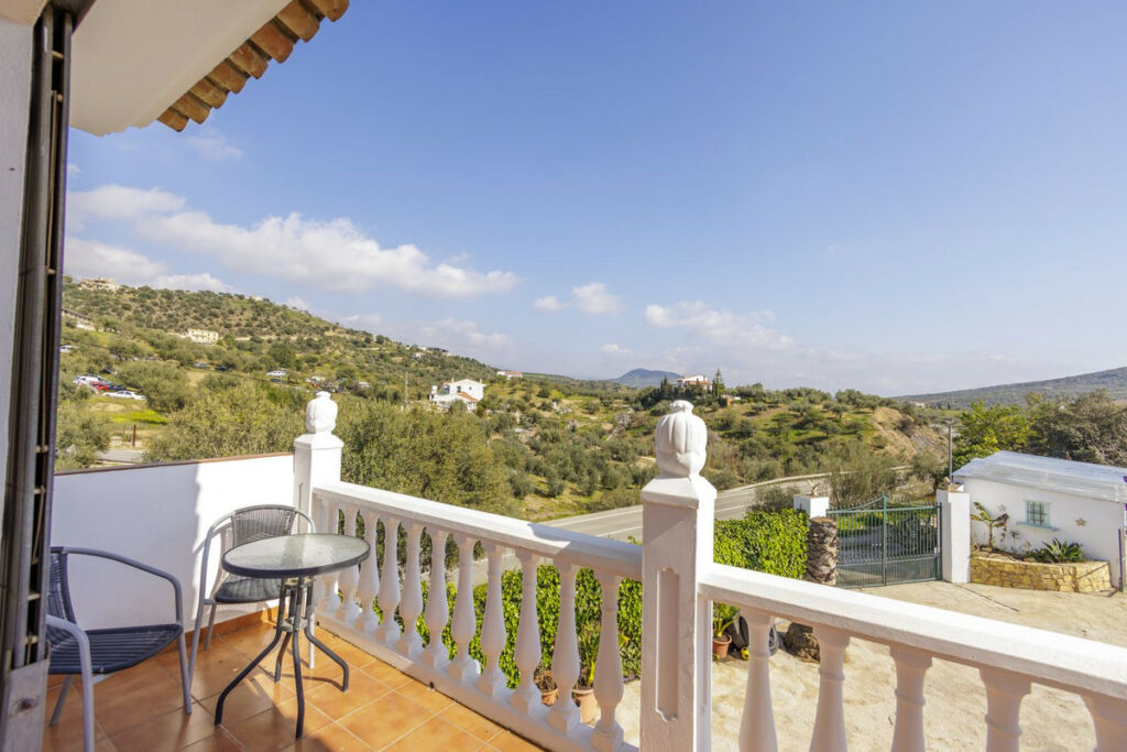 Detached Villa Riogordo Málaga - image 30
