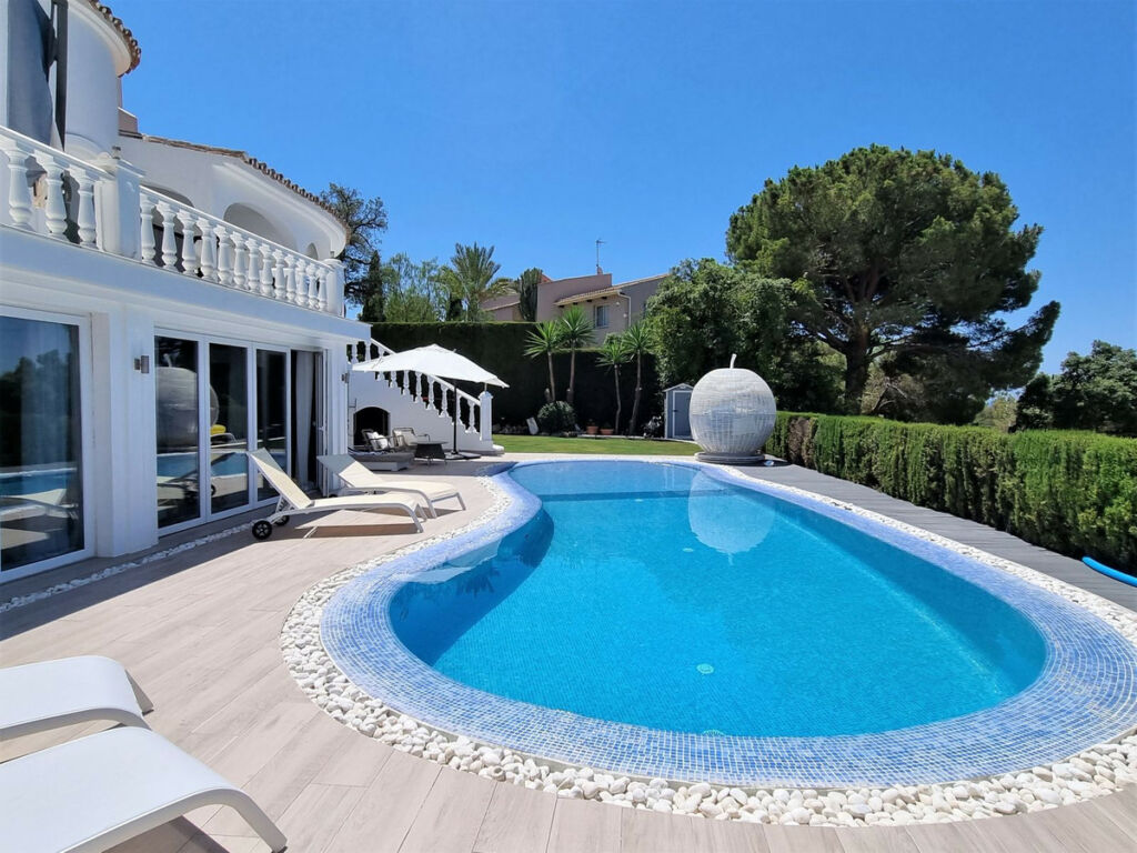 Detached Villa Elviria Málaga - image 30