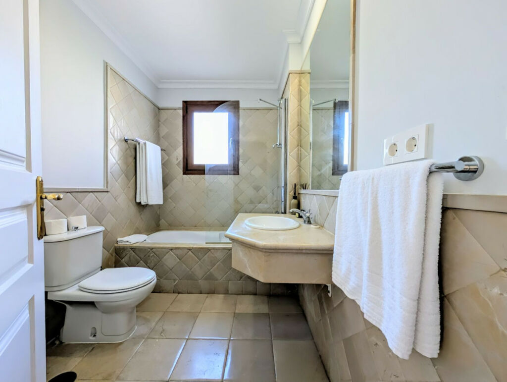 Semi-Detached House El Paraiso Málaga - image 34