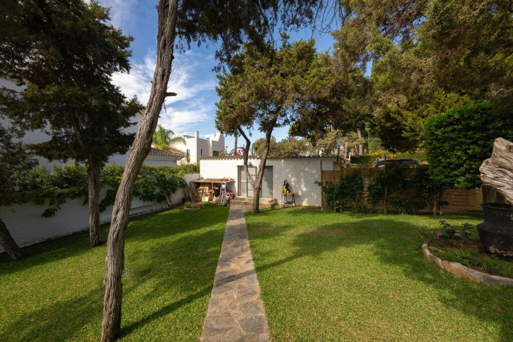 Detached Villa Marbesa Málaga - image 30