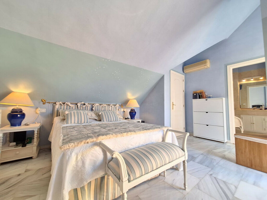 Penthouse Duplex Elviria Málaga - image 30