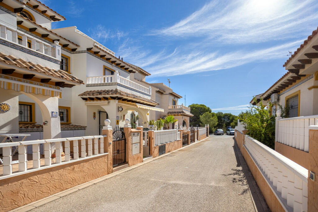 Semi-Detached House Playa Golf Alicante - image 30