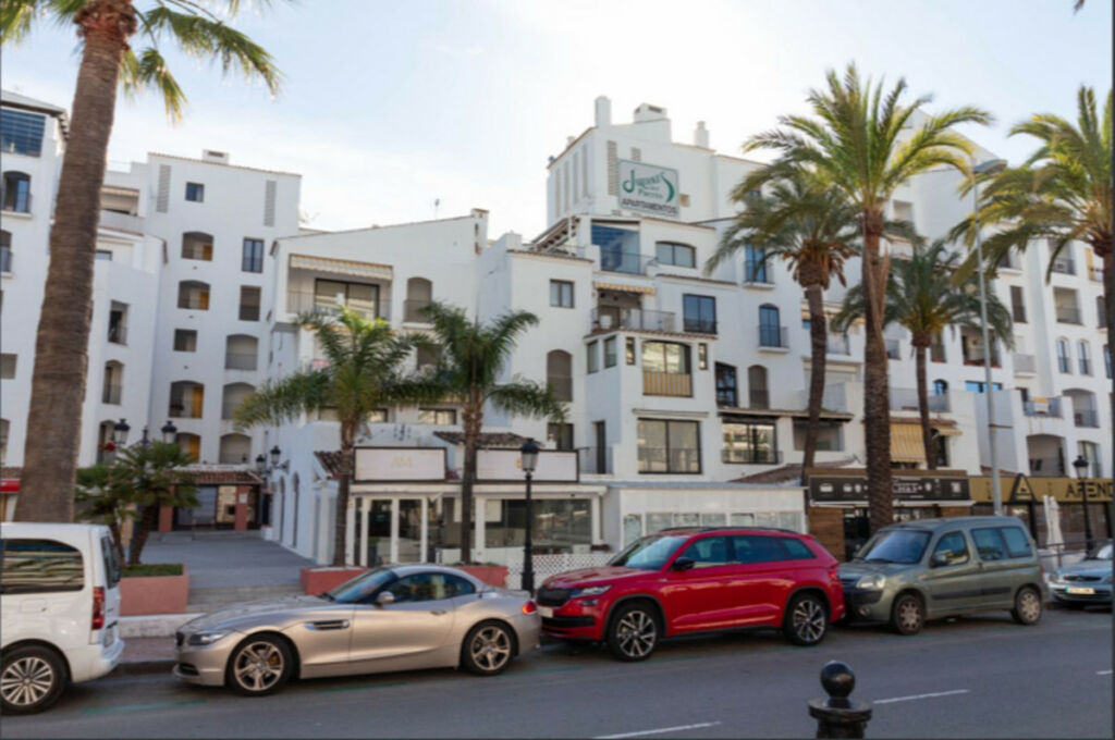 Middle Floor Apartment Puerto Banús Málaga - image 30