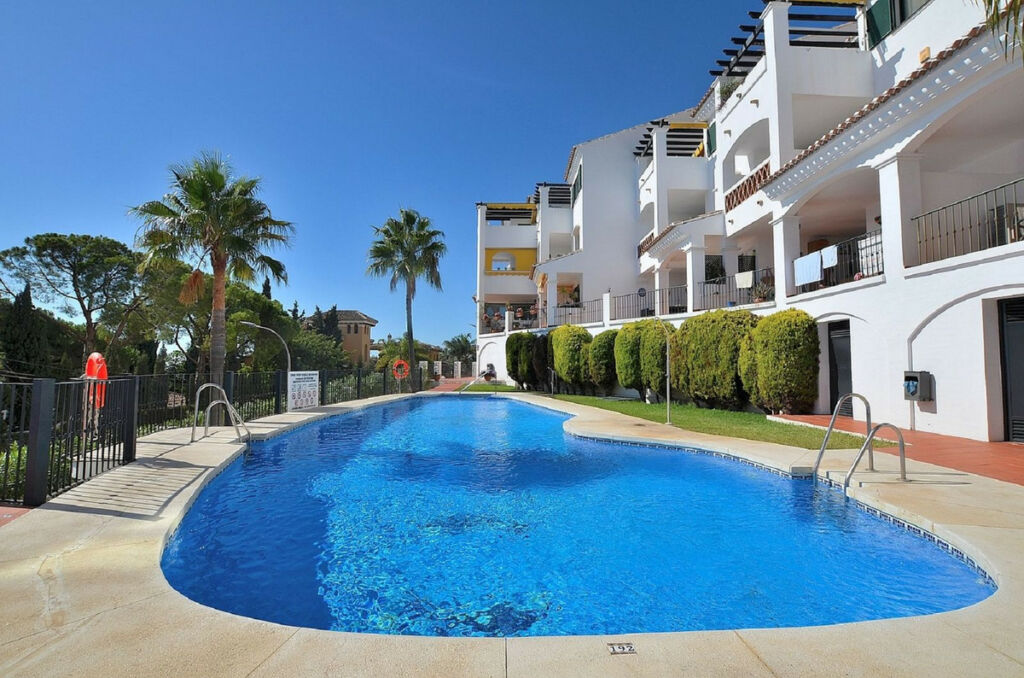 Middle Floor Apartment Benalmadena Pueblo Málaga - image 30