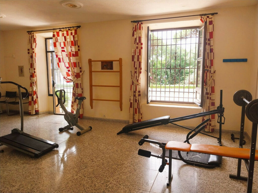 Middle Floor Apartment Calahonda Málaga - image 31
